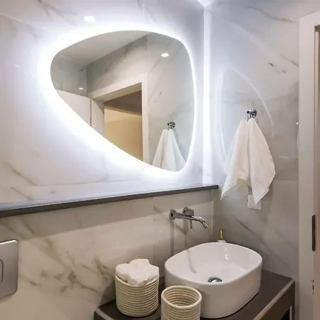 度假居 Aigli Lux Seafront Retreats- Up To 11ppl 卡拉马塔