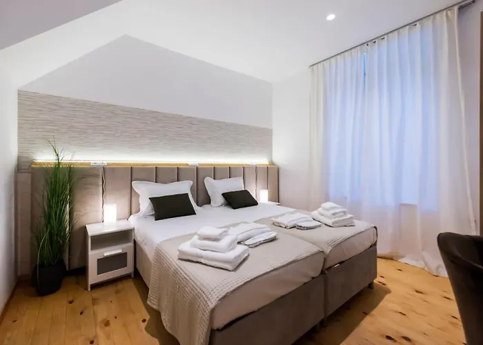 Aigli Lux Seafront Retreats- Up To 11ppl Дом отдыха Каламата