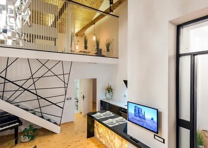 Aigli Lux Seafront Retreats- Up To 11ppl بيت للعطل كالاماتا